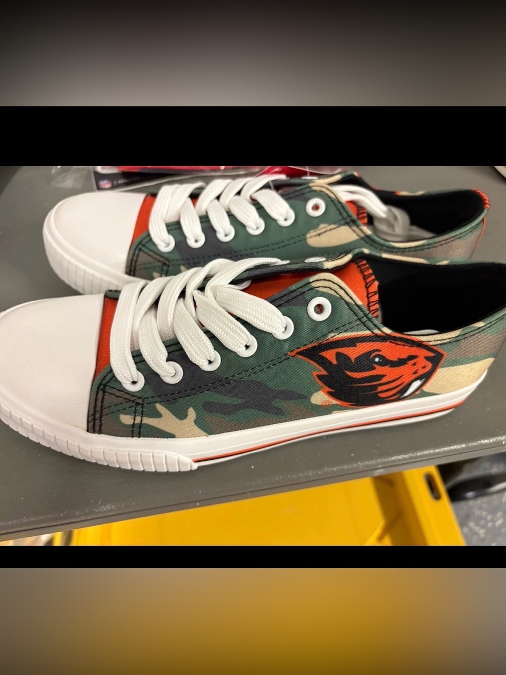 NEW Oregon State Beavers Canvas camo ladies shoe sz 9